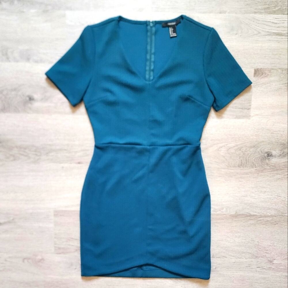 Forever 21 Junior's Emerald Green Short Sleeve V-Neck Textured Mini Dress Small